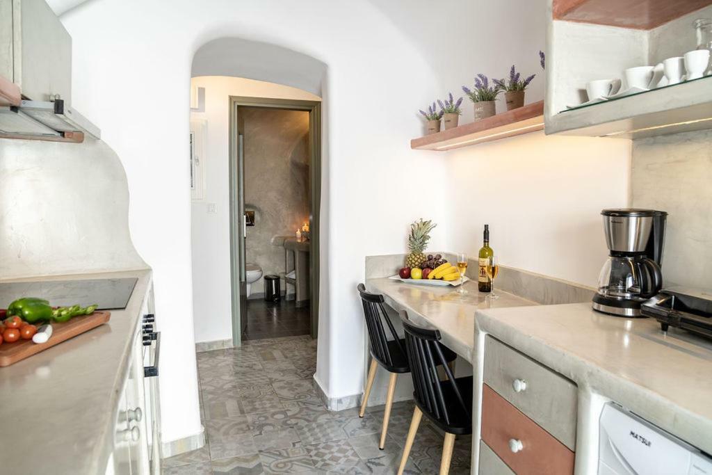 Astrea Suites Feggaropetra Cave House Fira  Exterior foto