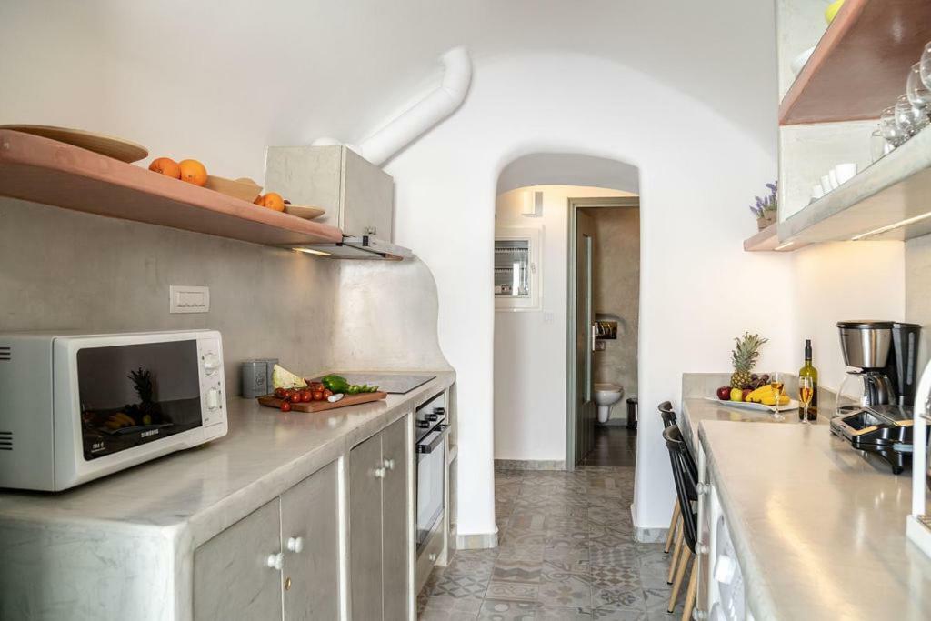 Astrea Suites Feggaropetra Cave House Fira  Exterior foto