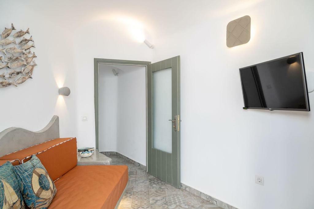 Astrea Suites Feggaropetra Cave House Fira  Exterior foto