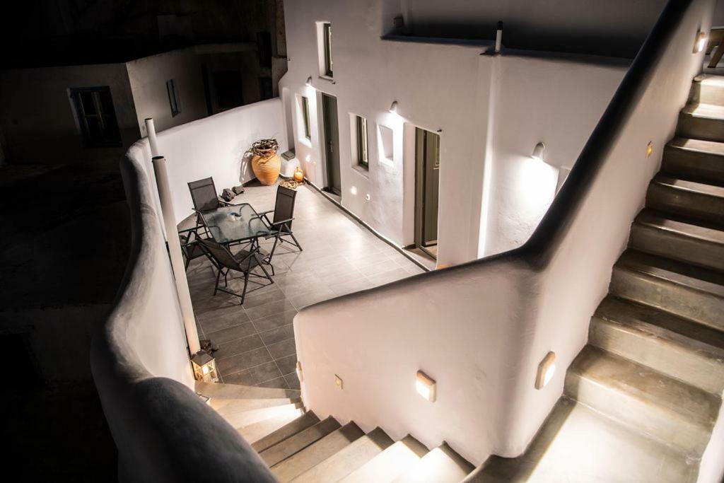 Astrea Suites Feggaropetra Cave House Fira  Exterior foto