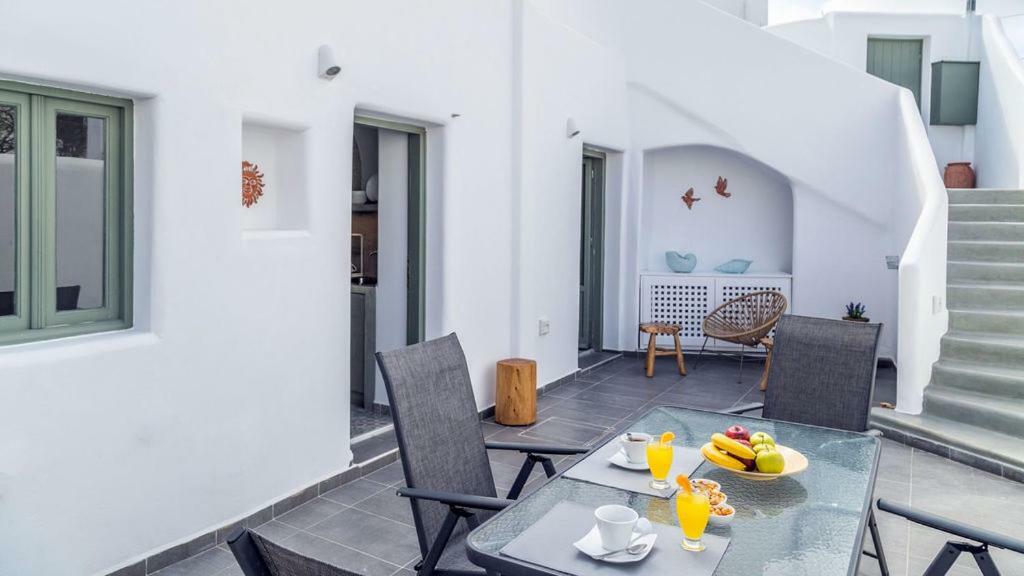 Astrea Suites Feggaropetra Cave House Fira  Exterior foto