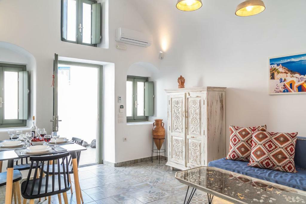 Astrea Suites Feggaropetra Cave House Fira  Exterior foto